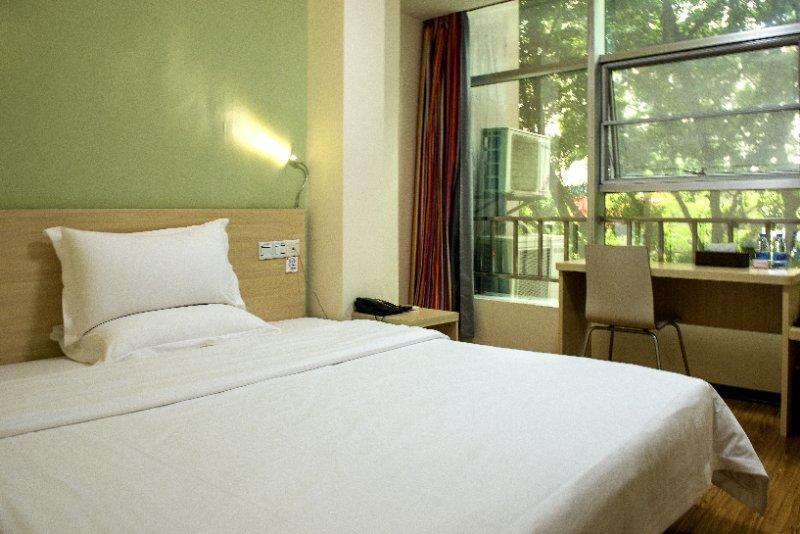 E+ Hotel Guangzhou Baixin Branch Dış mekan fotoğraf